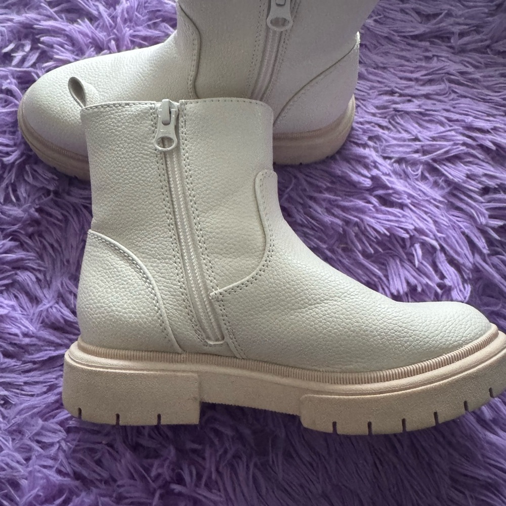 White Ankle Boots with Zipper